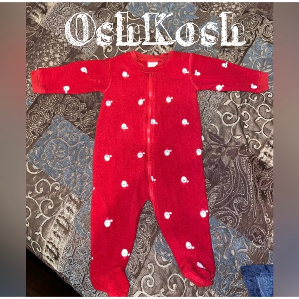 Oshkosh Santa Fleece Jammies 3-6 Months, good pre-owned condition.